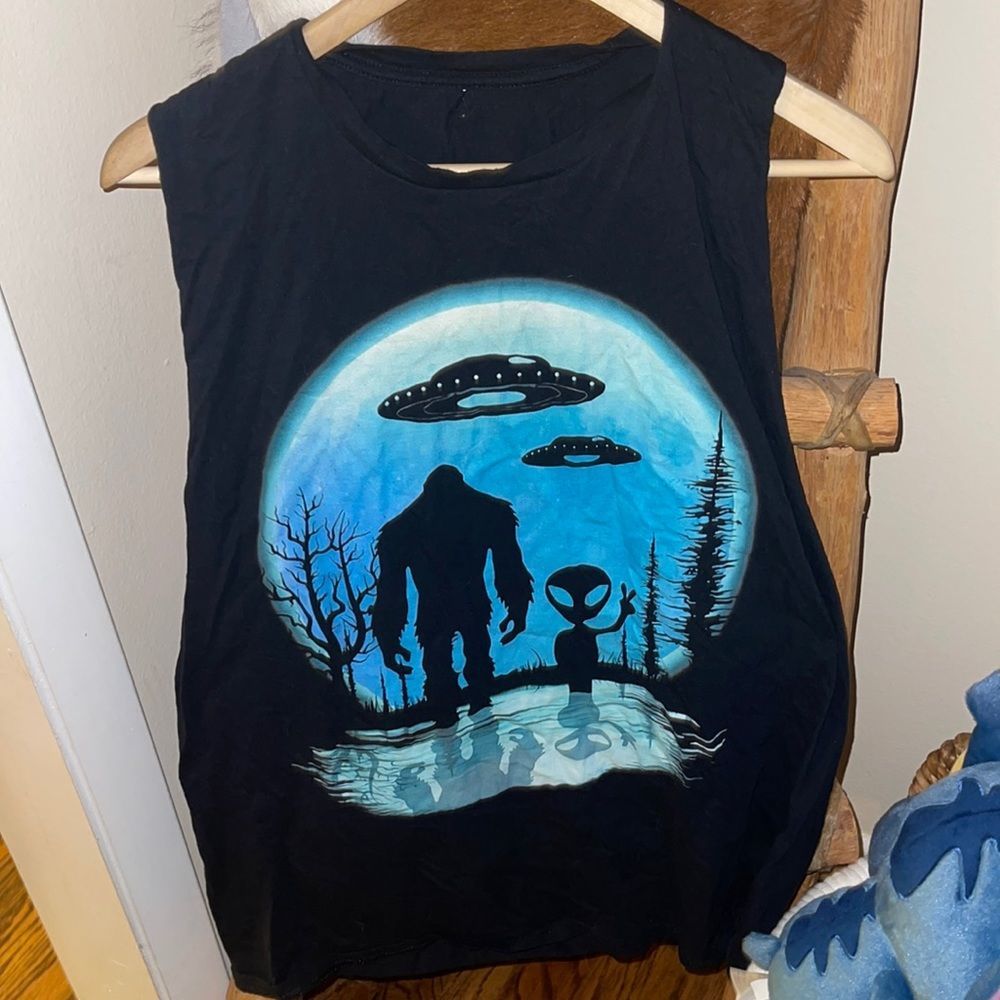 Bigfoot alien Tank top